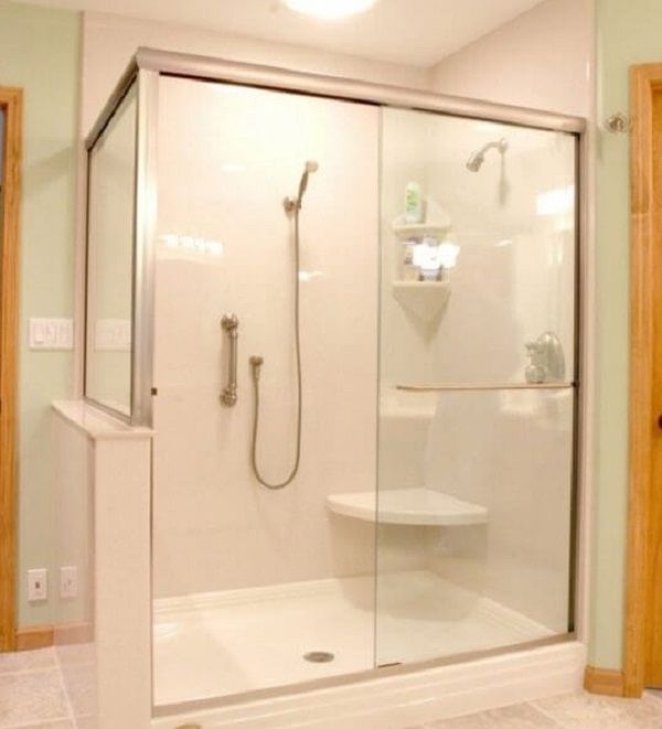  Phòng tắm với tường kính
