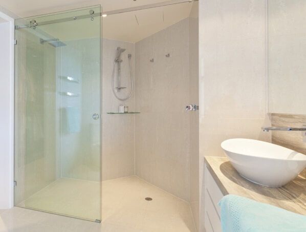 Phòng tắm 3m2 sử dụng vách tắm kính