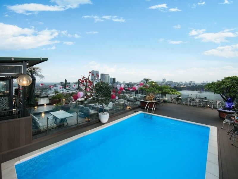 Bể bơi sân thượng khách sạn Rex Hanoi Hotel